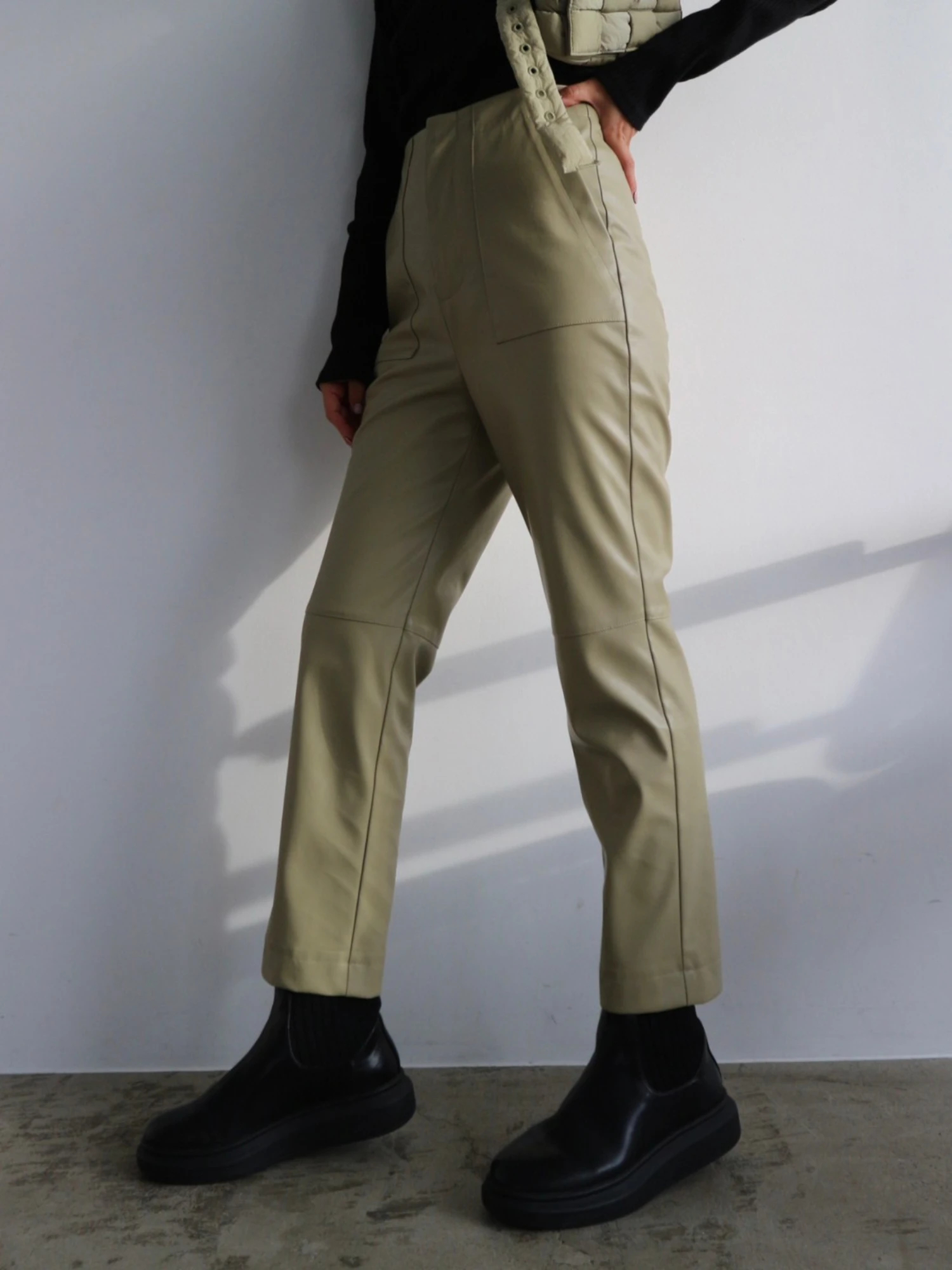 Eco leather Slim Pants / TRUNC 88（トランクエイティーエイト）の