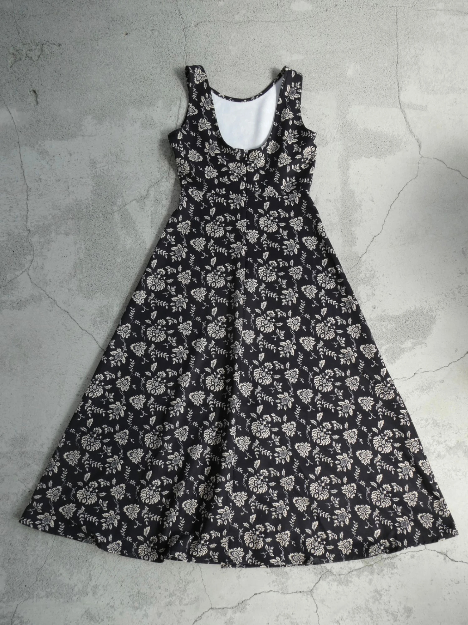 Center Tuck Flare Dress / TRUNC 88（トランクエイティーエイト