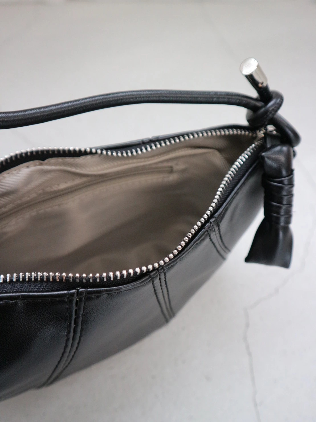 Stitch Design Shoulder Bag / TRUNC 88（トランクエイティーエイト