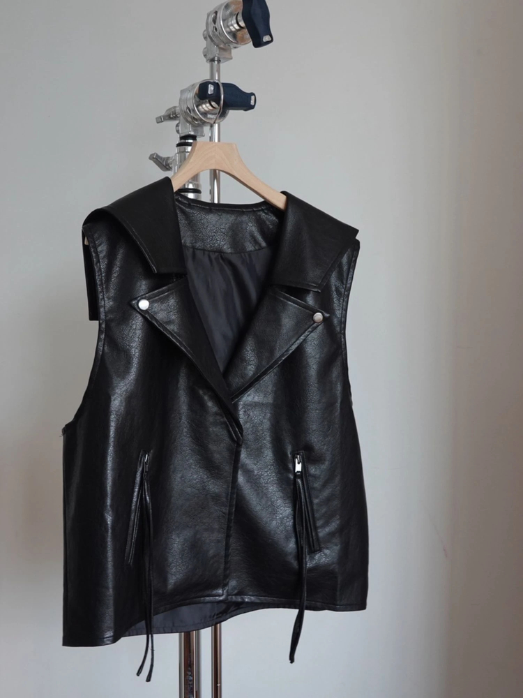 Sailor Collar Eco Leather Gilet / TRUNC 88（トランク