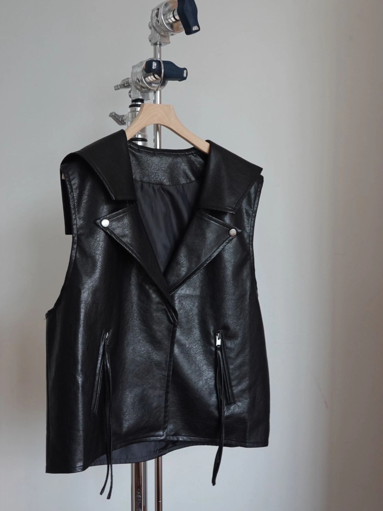 Sailor Collar Eco Leather Gilet / TRUNC 88（トランクエイティー