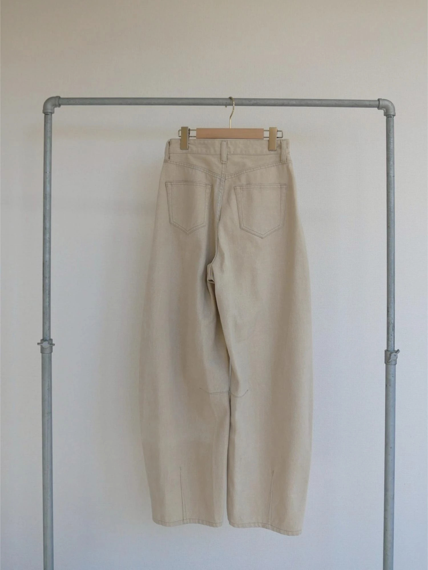 Tuck Curve Pants / TRUNC 88（トランクエイティーエイト）のパンツ
